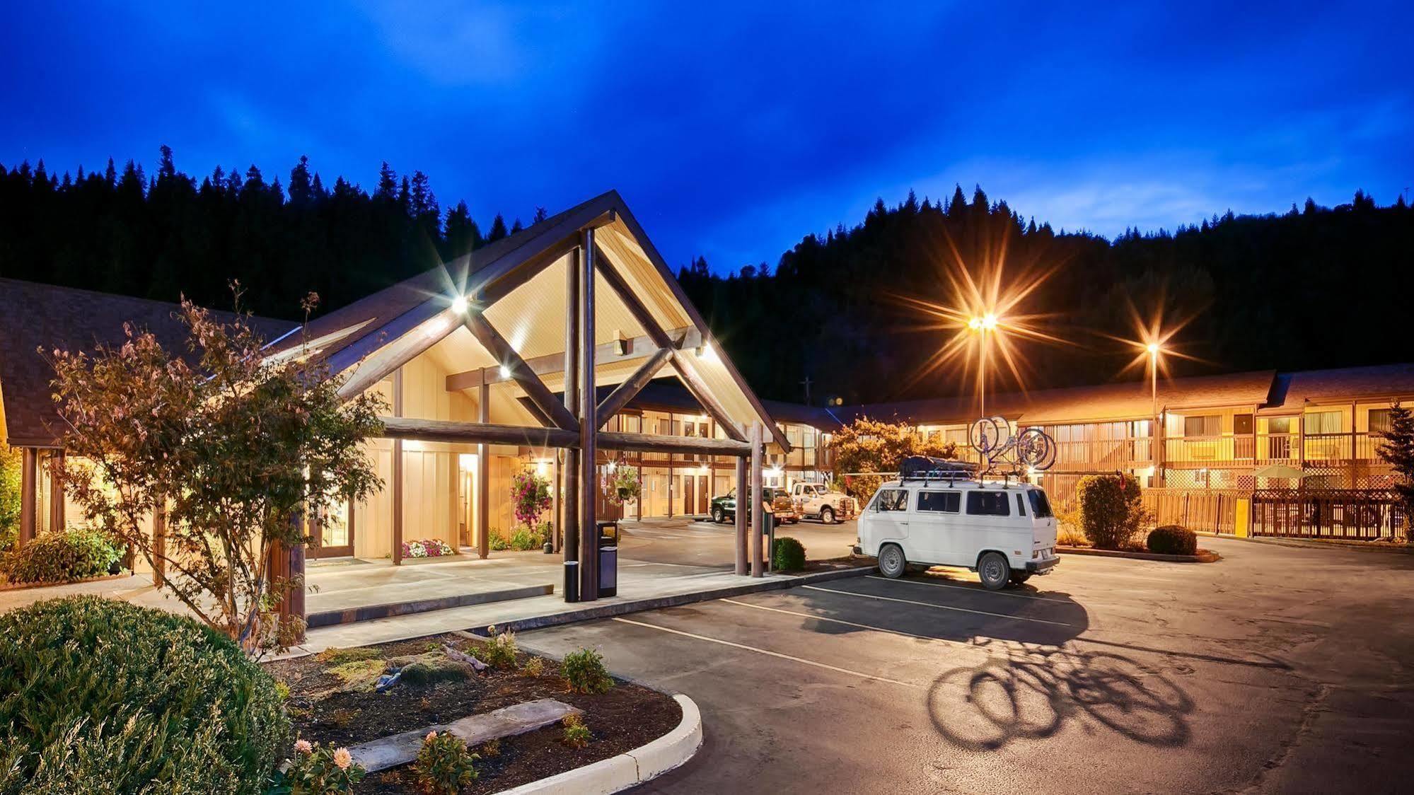 Oakridge Inn & Suites Extérieur photo